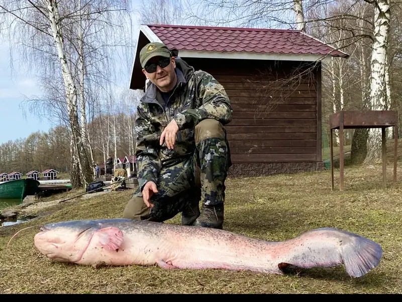 Евгений Спиридонов — трофейный сом весной